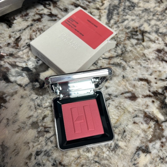 NEW HAUS LABY by LADY GAGA CHEEK COLOR FUSE BLUSH POWDER in Hibiscus Haze - Picture 5 of 7
